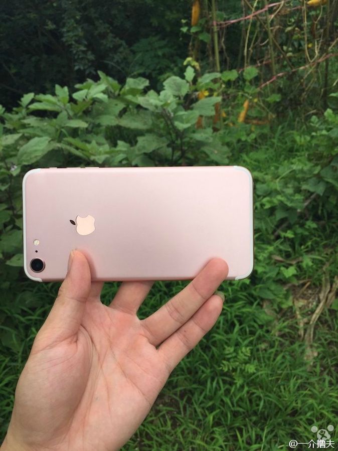 Apple-iPhone-7-and-iPhone-7-Plus-leaked-images