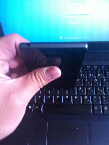 Leaked-pictures-of-the-Sony-Xperia-Z3-3