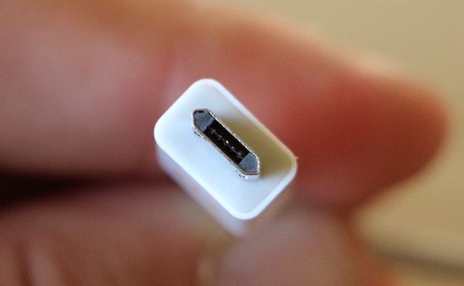 Reverzivbilni micro USB prikljucak