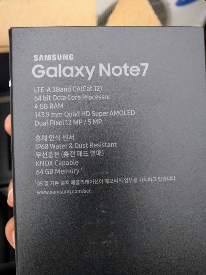 Note-7-box-leak-and-hands-on-pictures-1