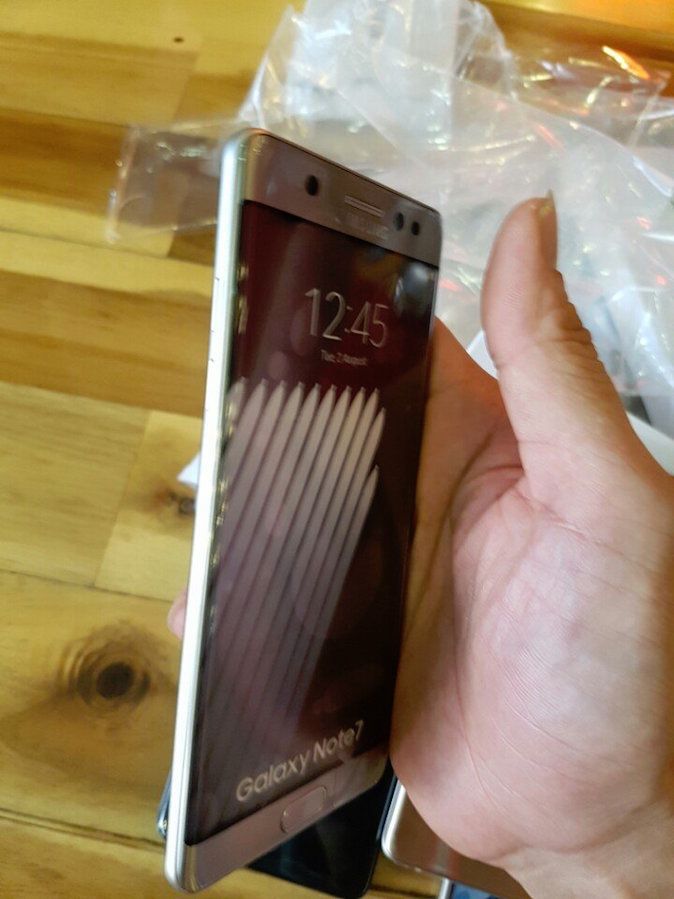 Note-7-box-leak-and-hands-on-pictures-4
