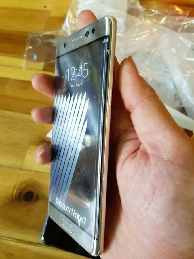 Note-7-box-leak-and-hands-on-pictures-7