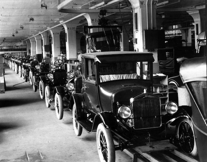 vintage-ford-assembly-line-manufactures-historical-photos-36